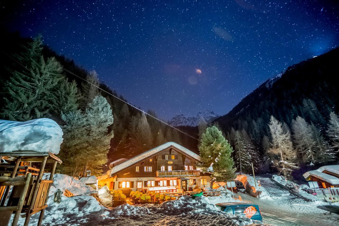 Gite Du Prilet Saint-Luc Exteriér fotografie